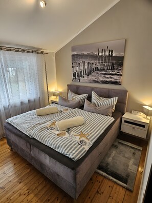 2 bedrooms, iron/ironing board, free WiFi, bed sheets - Apartment 'Domizil Am Park' with Private Terrace, Shared Garden and Wi-Fi (Kressbronn am Bodensee)