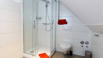 Dusche, Haartrockner, HandtĂŒcher