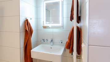 Dusche, Haartrockner, Handtücher