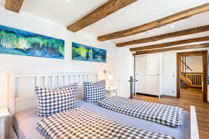 3 bedrooms, free WiFi, bed sheets