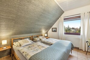 2 bedrooms, iron/ironing board, free WiFi, bed sheets