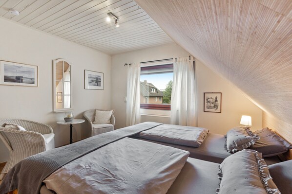 2 bedrooms, iron/ironing board, free WiFi, bed sheets - Apartment 'Am Orpeturm' with Balcony and Wi-Fi (Marsberg)