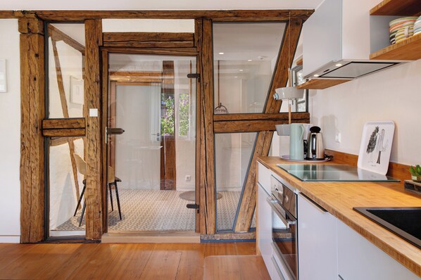 Fridge, microwave, oven, stovetop - Holiday Home 'Hildahüsli' with Shared Terrace, Shared Garden and Wi-Fi (Badenweiler)