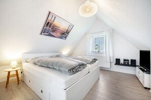3 bedrooms, iron/ironing board, free WiFi, bed sheets