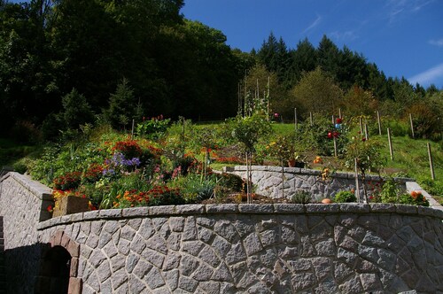 Ferienwohnung 'Anna' mit Bergblick, privatem Garten und Balkon