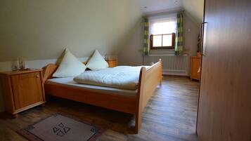 1 bedroom, bed sheets