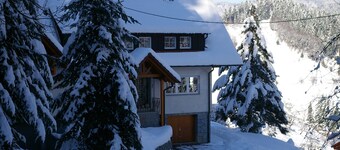 Apartment 'Anna' with Mountain View, Private Garden and Balcony