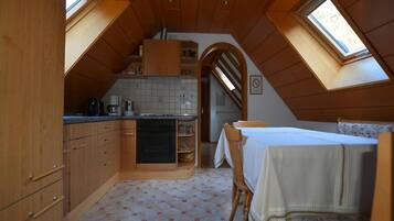 Kühlschrank, Ofen, Herdplatte, Geschirrspüler