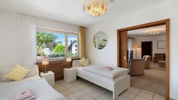 2 slaapkamers, een strijkplank/strijkijzer, gratis wifi, beddengoed