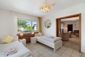 2 habitaciones, tabla de planchar con plancha y wifi gratis 