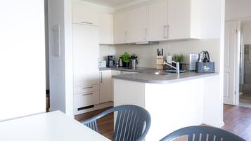 Réfrigérateur, four, plaque de cuisson, lave-vaisselle