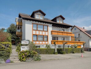 Exterior - Room 'Familienzimmer 8' with Balcony and Wi-Fi (Wasserburg (Bodensee))