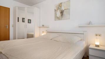 1 bedroom, free WiFi, bed sheets