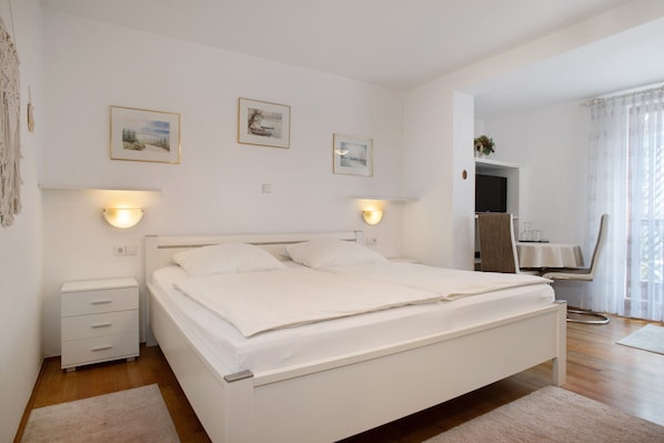 1 bedroom, free WiFi, bed sheets