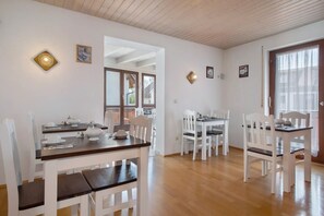 Dining - Room 'Doppelzimmer 3' with Private Terrace and Wi-Fi (Wasserburg (Bodensee))
