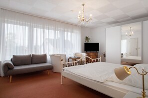 1 bedroom, free WiFi, bed sheets - Room 'Doppelzimmer 7' with Balcony and Wi-Fi (Wasserburg (Bodensee))