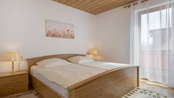 1 bedroom, free WiFi, bed sheets