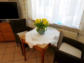 Interior - Apartment '1-Zimmer' with Private Terrace, Shared Garden and Wi-Fi (Uhldingen-Mühlhofen)