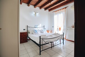 2 Schlafzimmer, Reisekinderbett, kostenloses WLAN, Bettwäsche