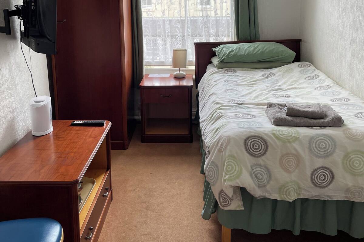 Habitación individual estándar, 1 cama individual, no fumadores | Wifi gratis y ropa de cama