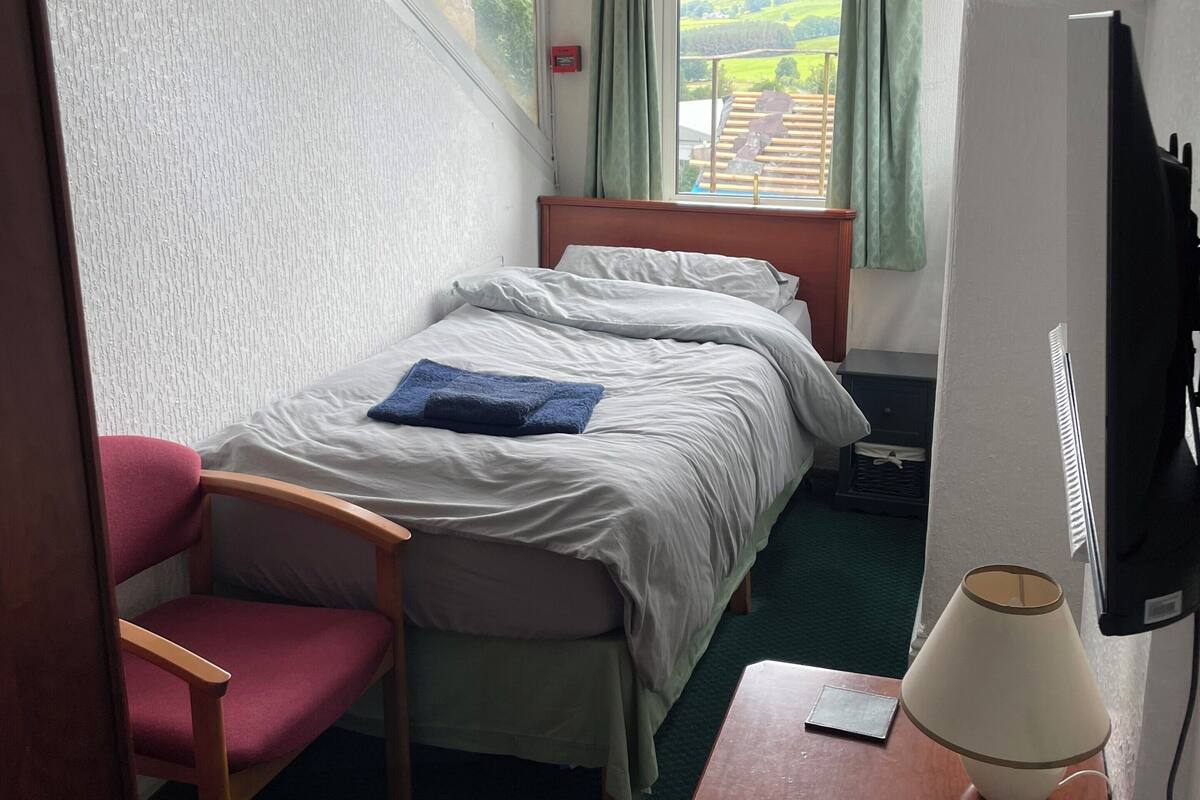 Habitación individual estándar, 1 cama individual, no fumadores | Wifi gratis y ropa de cama