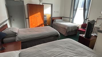 Habitación triple | Wifi gratis y ropa de cama