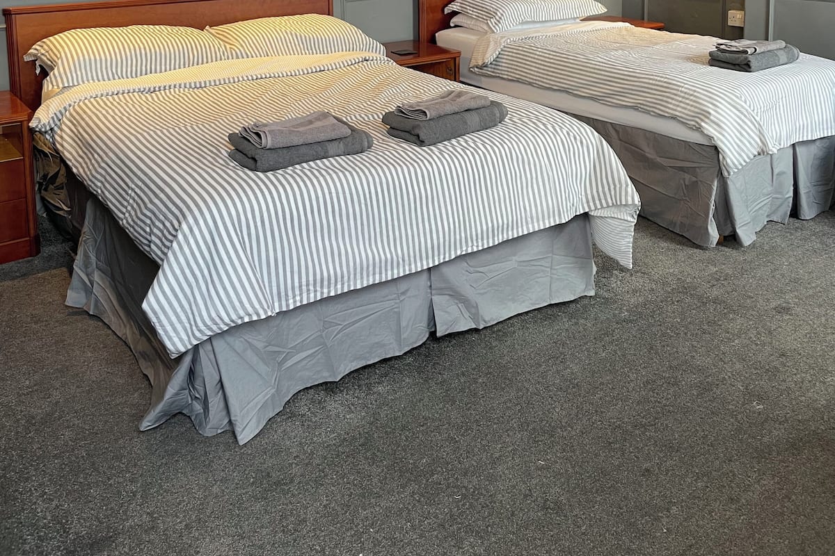 Habitación triple | Wifi gratis y ropa de cama