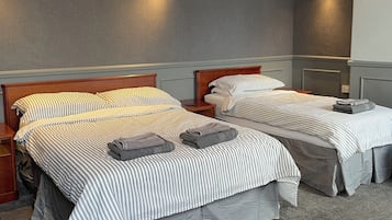 Triple Room | Free WiFi, bed sheets