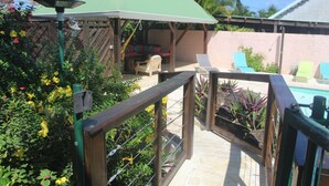 Terrace/patio - cottages with swimming pool and Spa 900 m from the sea (Sainte-Rose)