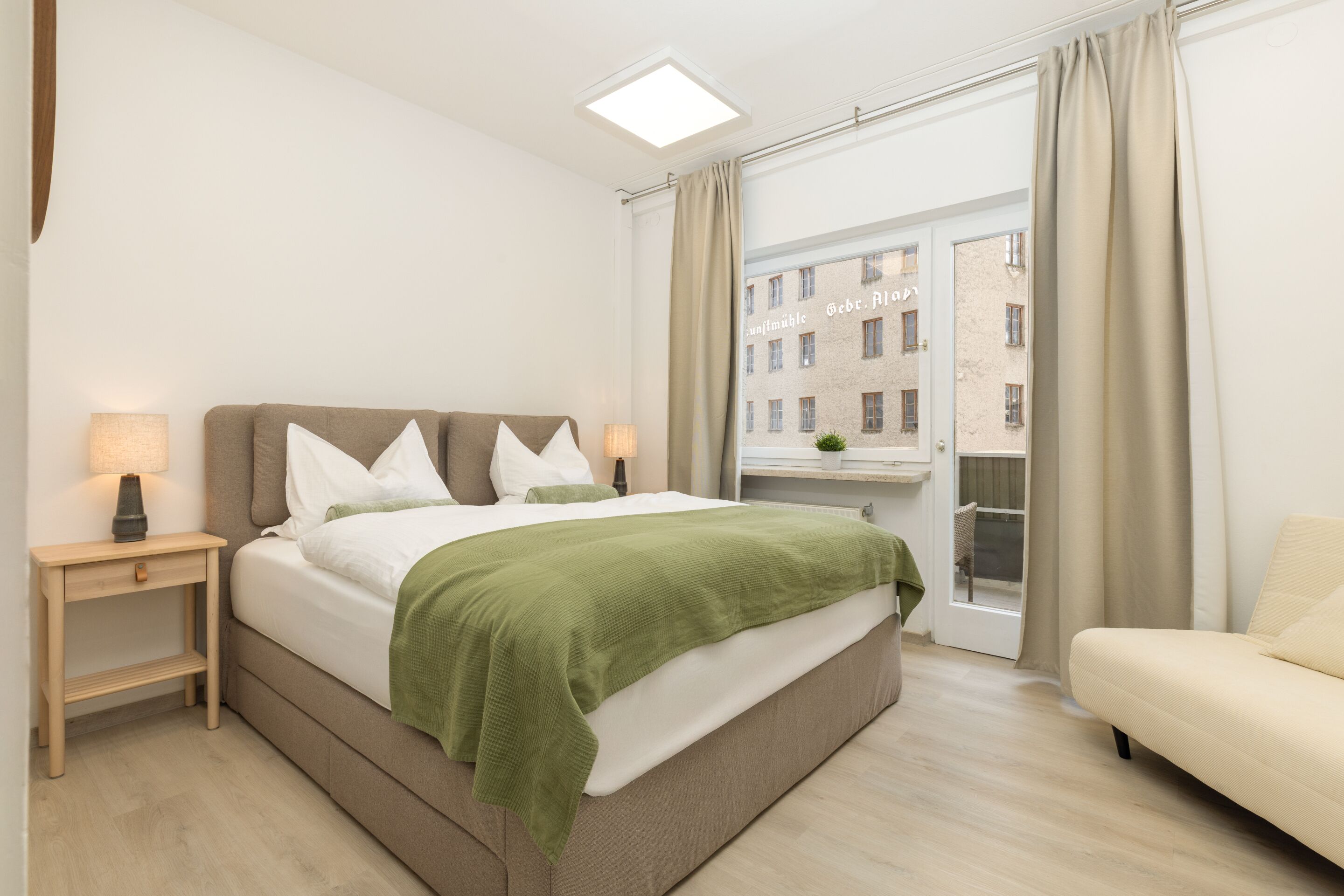 5 Schlafzimmer, Schreibtisch, Bügeleisen/Bügelbrett, kostenloses WLAN