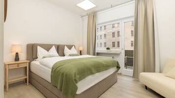 5 Schlafzimmer, Schreibtisch, Bügeleisen/Bügelbrett, kostenloses WLAN