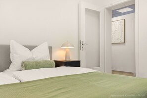 5 bedrooms, desk, iron/ironing board, free WiFi