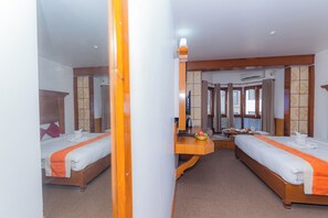 Desk, laptop workspace, free WiFi - Amber Royel Hotel (Pokhara)