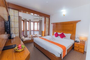 Desk, laptop workspace, free WiFi - Amber Royel Hotel (Pokhara)