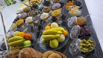 Free daily buffet breakfast