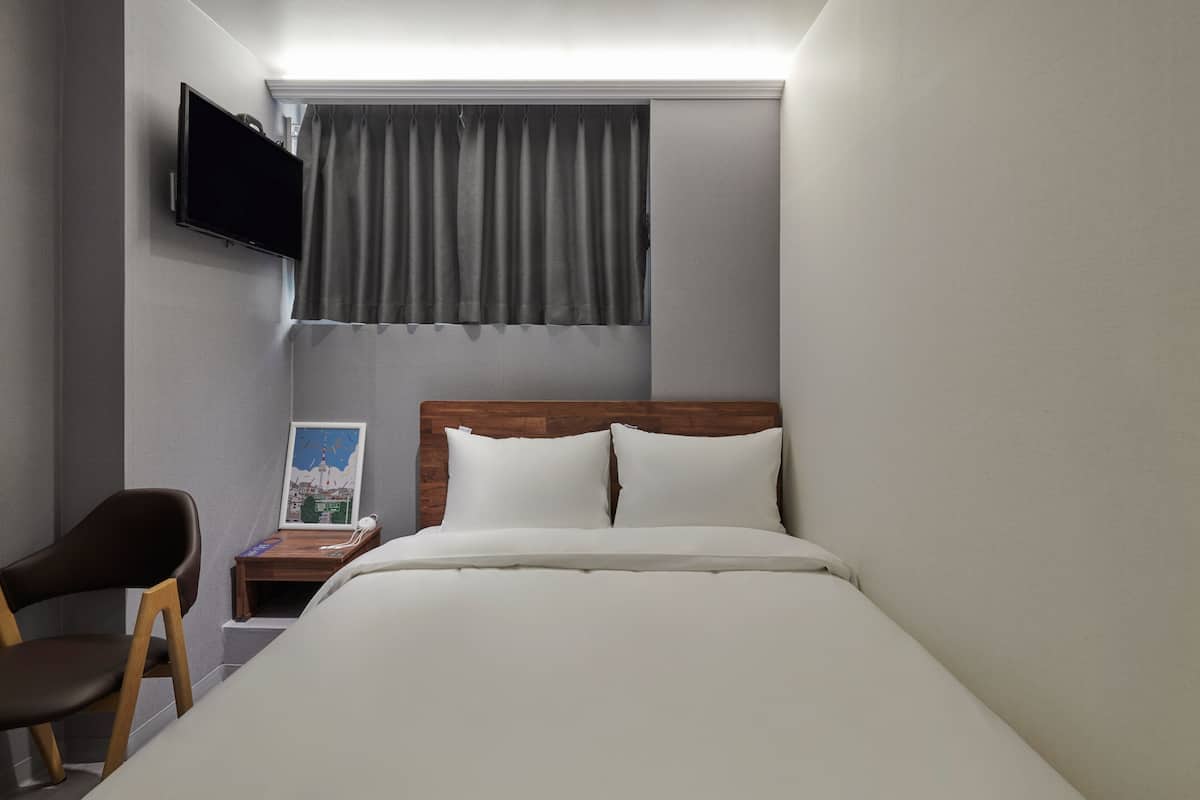 Standard Double Room | Desk, blackout drapes, iron/ironing board, free WiFi