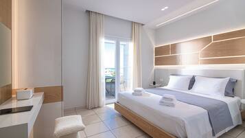 Executive Suite | In-room safe, soundproofing, iron/ironing board, free cribs/infant beds