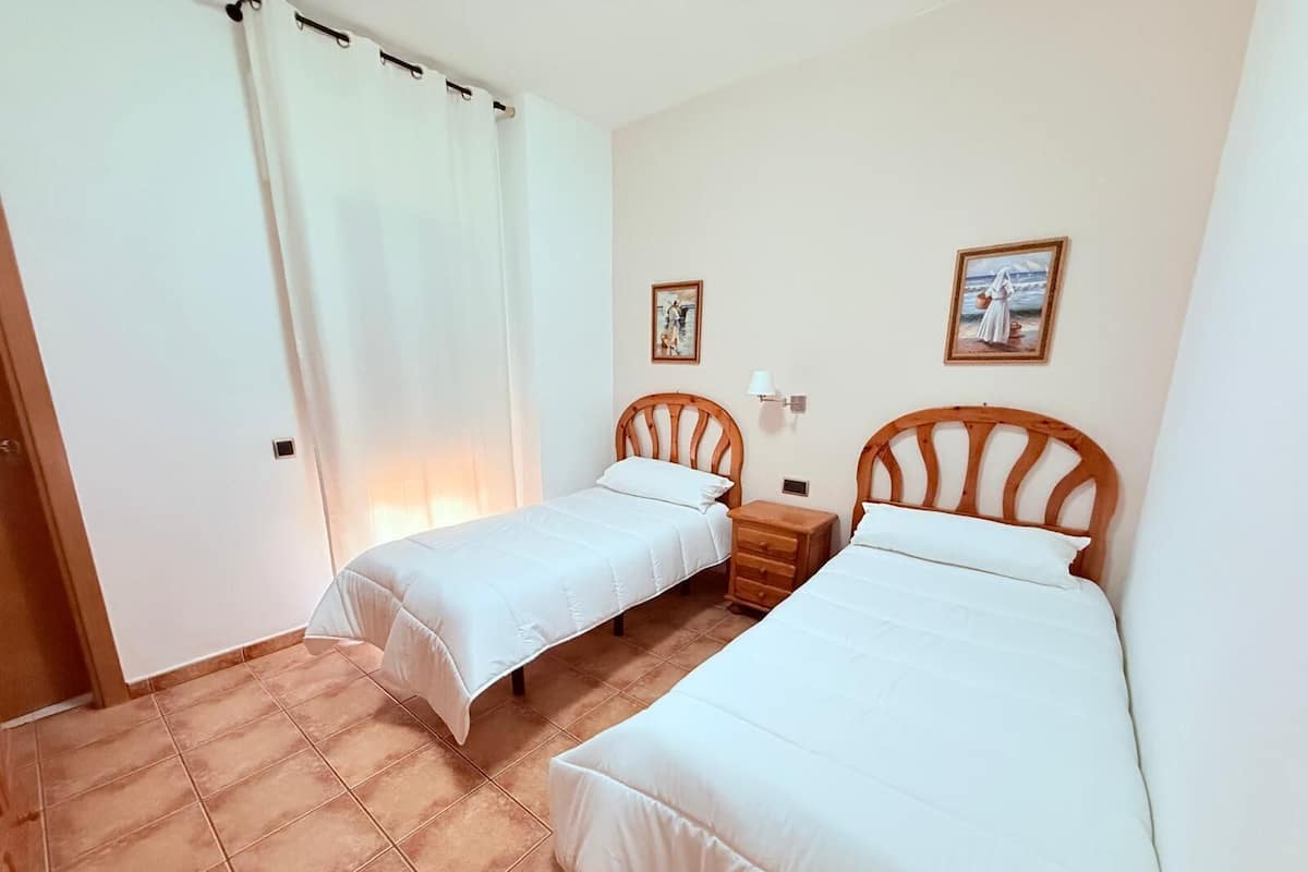 Basic Double Room | Free WiFi, bed sheets