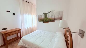 Comfort Double or Twin Room | Free WiFi, bed sheets