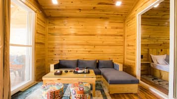 Luxury Room, Mountain View | In-room dining