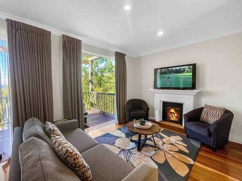 Villa Vilana - 2-Storey Villa at Cypress Lakes Resort