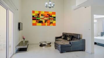 Apartment, 4 Bedrooms, Balcony, Garden View | Living room