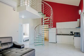 Apartment, 4 Bedrooms, Balcony, Garden View | Interior