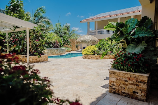 Terrace/patio - Spacious 4-bedroom Apartment 2 km From Eagle Beach - Dream Suites Aruba (Noord)