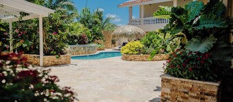 Spacious 4-bedroom Apartment 2 km From Eagle Beach - Dream Suites Aruba