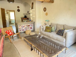 テレビ、卓球台