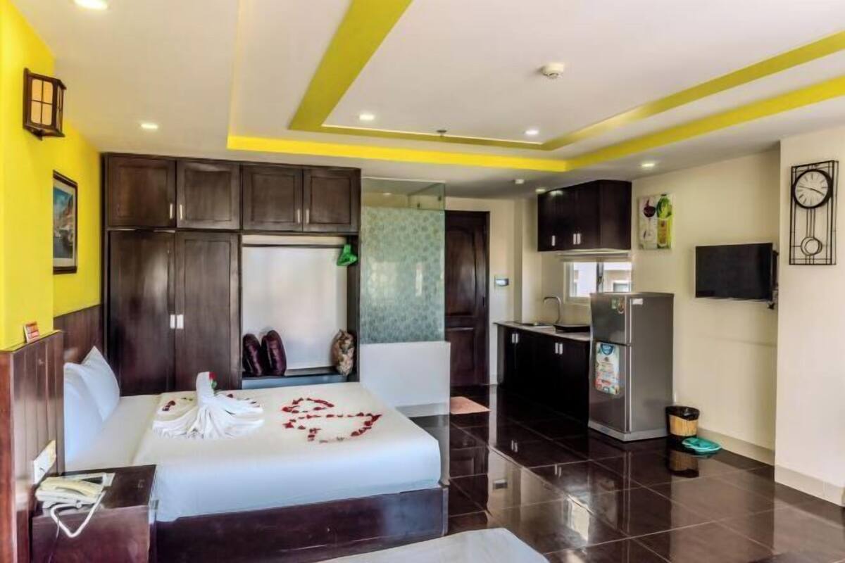 Premium bedding, minibar, in-room safe, soundproofing
