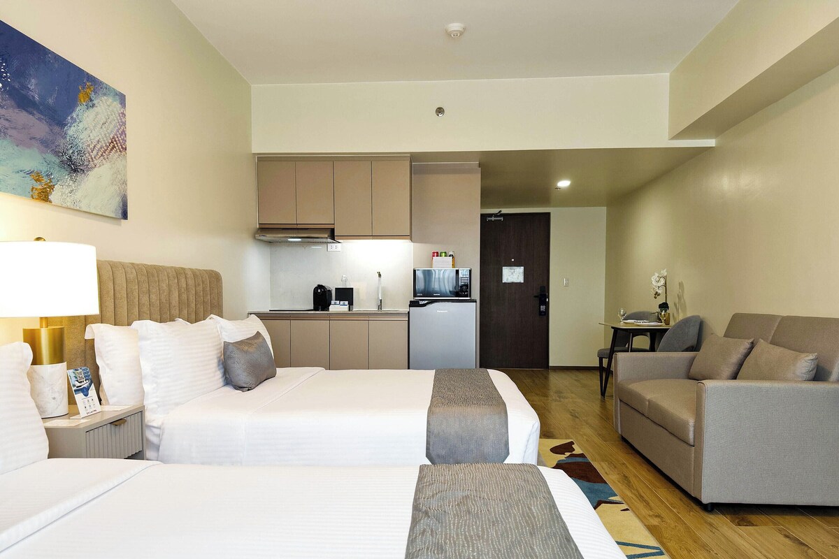 Bay Suite Family | Premium bedding, in-room safe, desk, blackout drapes