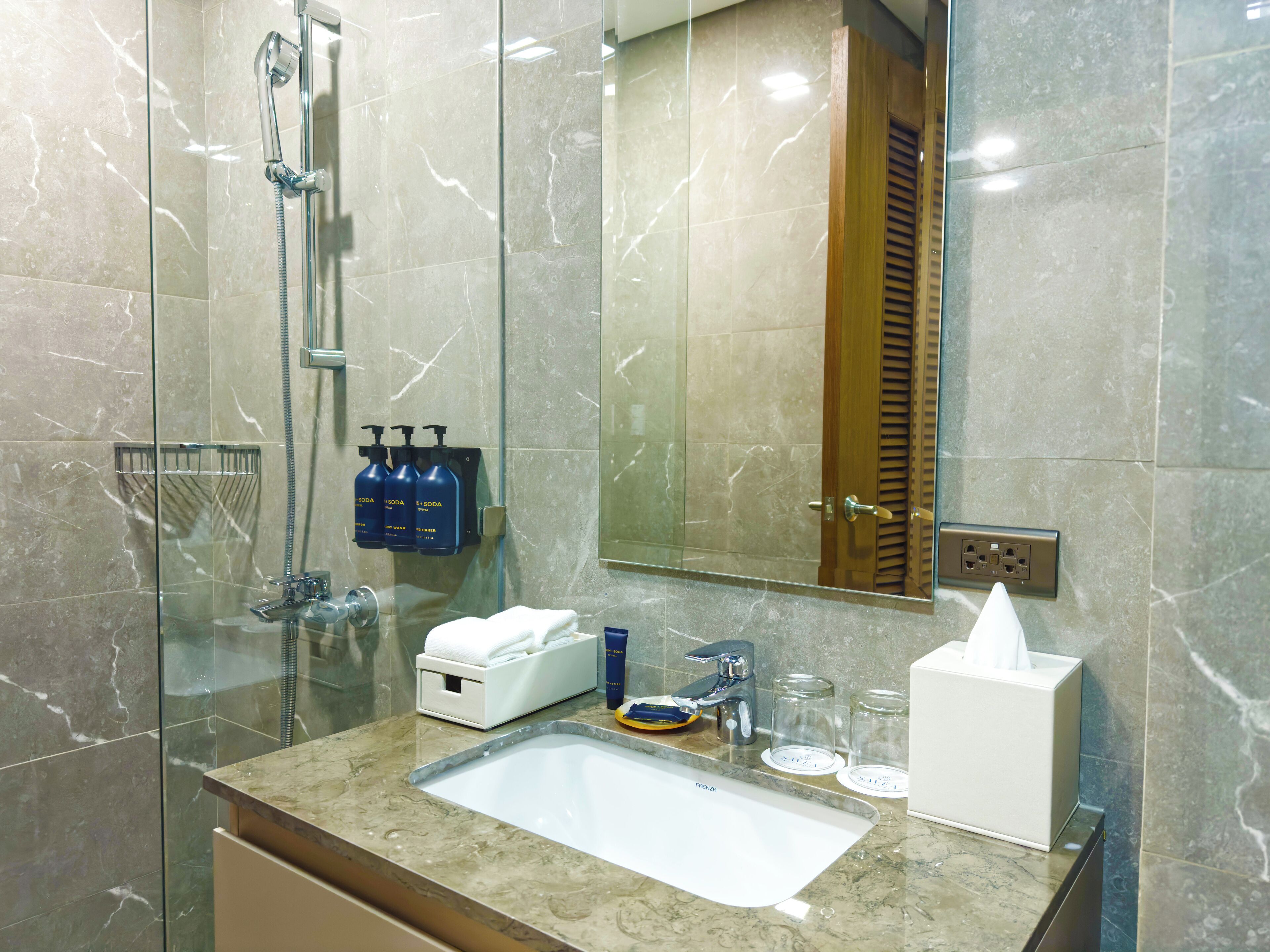 Foto - Savea Bay City Manila