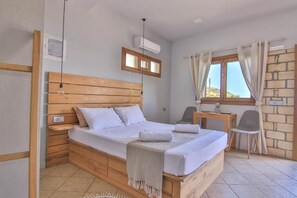 1 bedroom, iron/ironing board, WiFi, bed sheets - The Wave House | Seafront Escape in Peaceful Mochlos (Sitia)